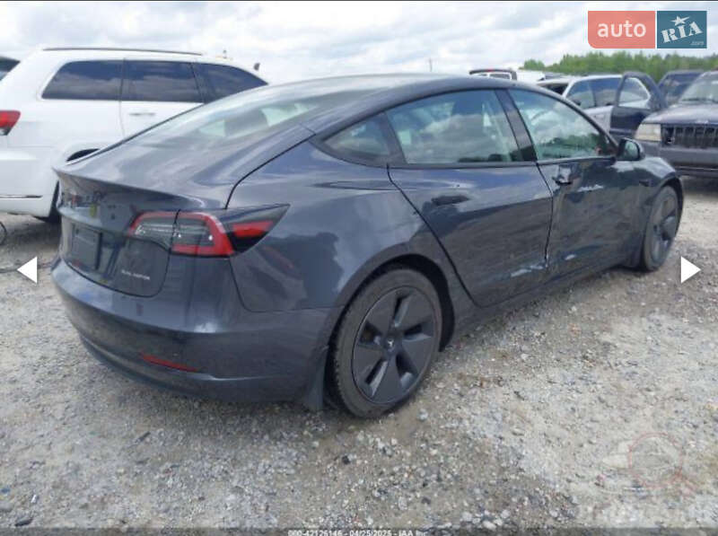 Седан Tesla Model 3 2021 в Киеве