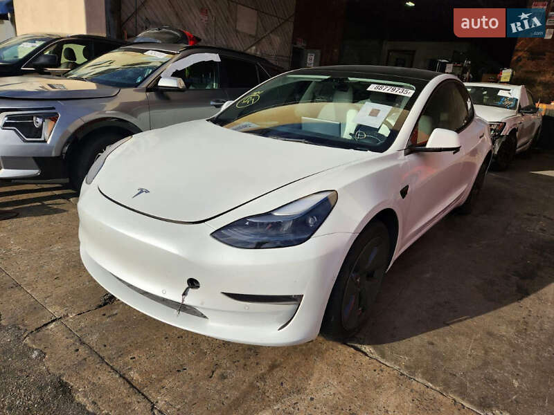 Седан Tesla Model 3 2022 в Львові