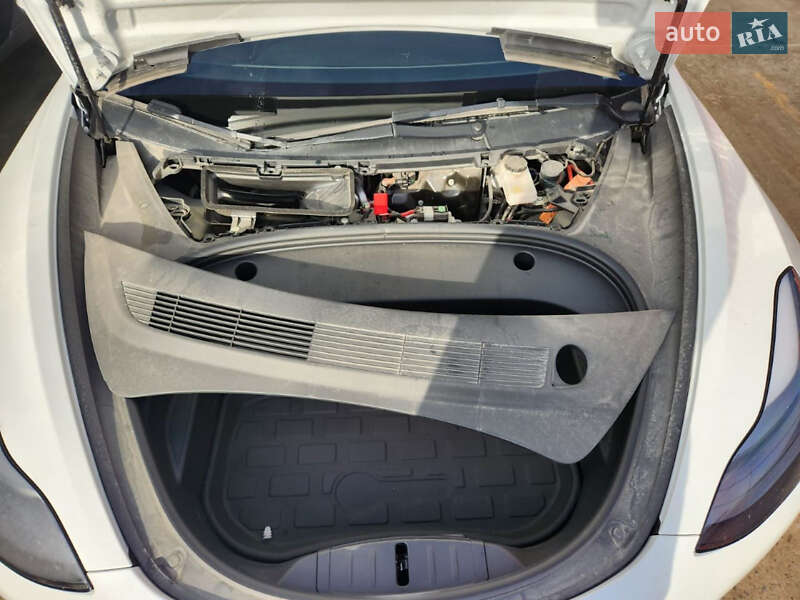 Седан Tesla Model 3 2022 в Львові