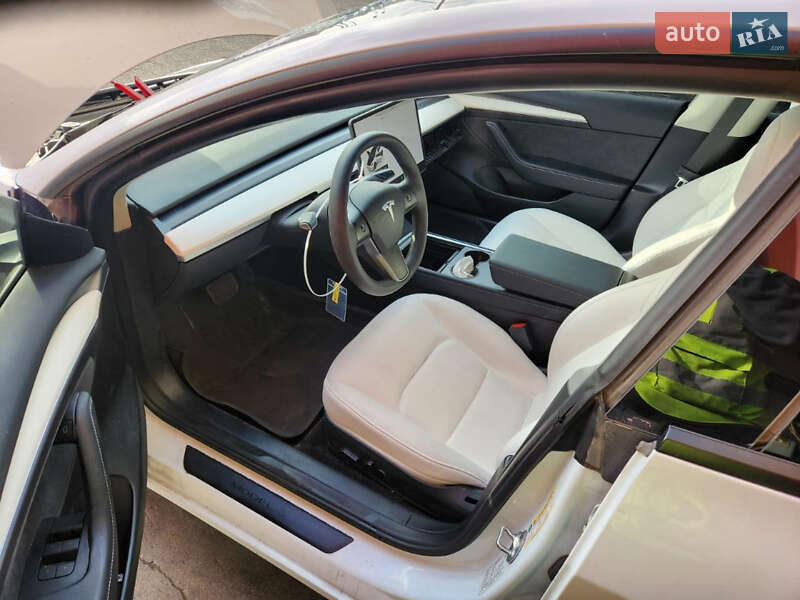 Седан Tesla Model 3 2022 в Львові