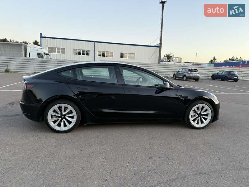 Седан Tesla Model 3 2022 в Ровно