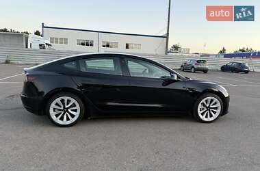 Седан Tesla Model 3 2022 в 