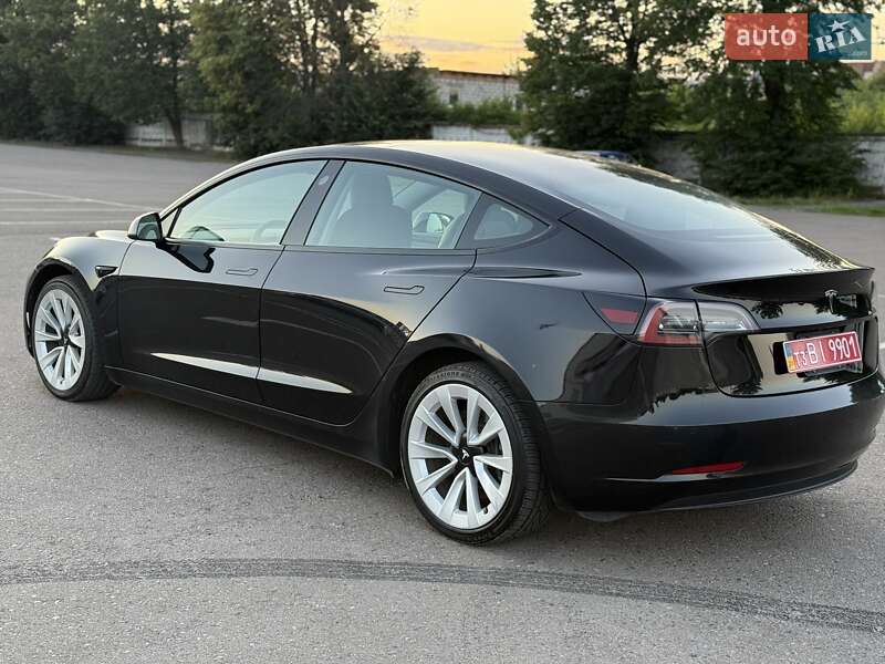 Седан Tesla Model 3 2022 в Ровно