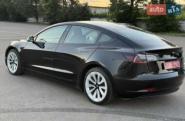 Седан Tesla Model 3 2022 в 
