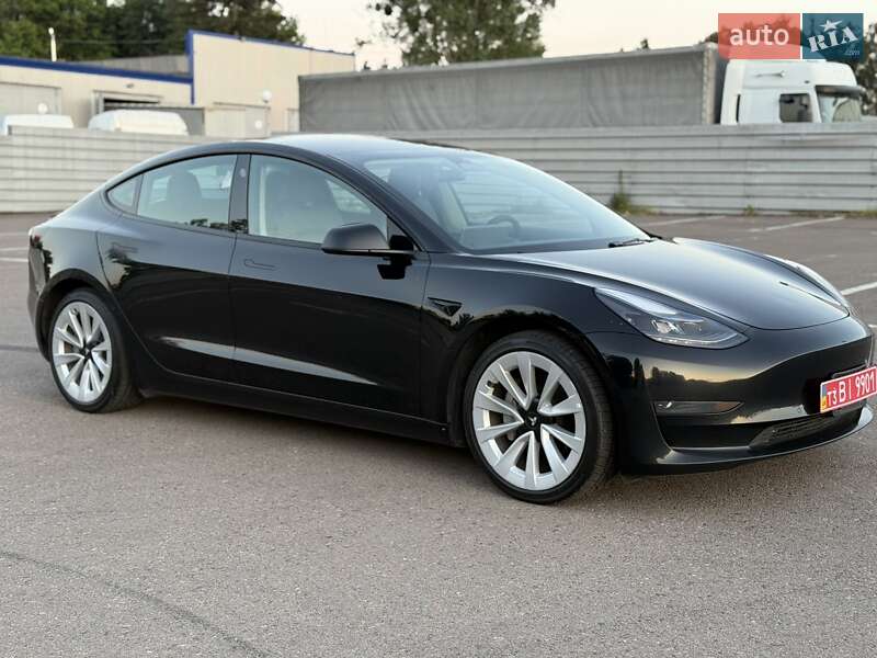 Седан Tesla Model 3 2022 в Ровно