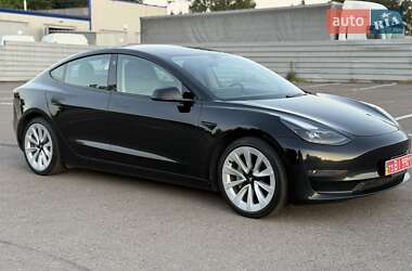 Седан Tesla Model 3 2022 в 