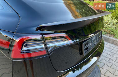 Седан Tesla Model 3 2019 в 