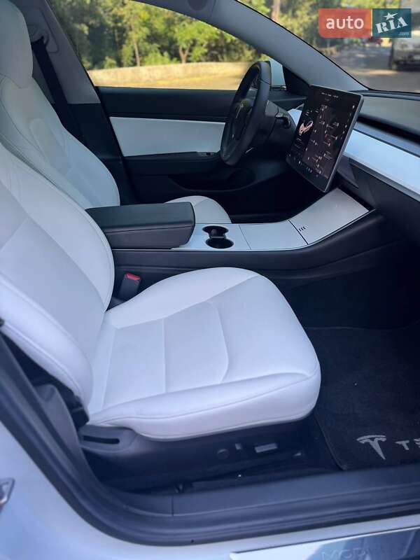 Седан Tesla Model 3 2019 в Одесі