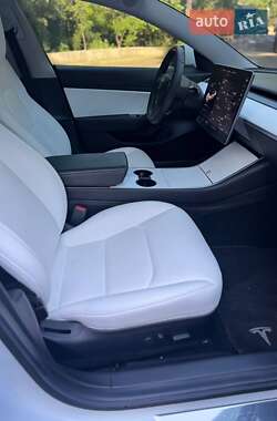 Седан Tesla Model 3 2019 в 