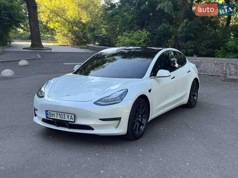 Седан Tesla Model 3 2019 в Одесі