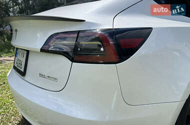 Седан Tesla Model 3 2023 в 