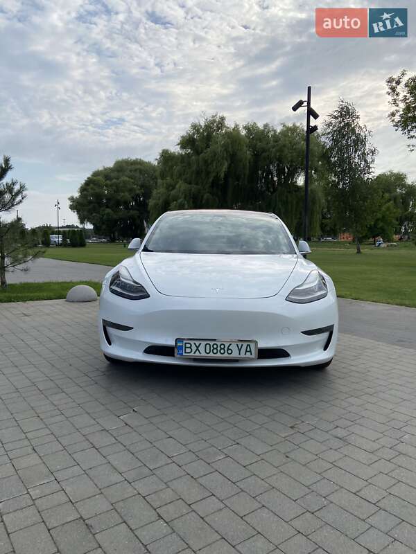 Седан Tesla Model 3 2018 в Хмельницком
