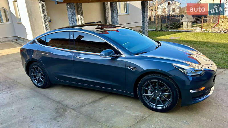 Седан Tesla Model 3 2019 в Львові