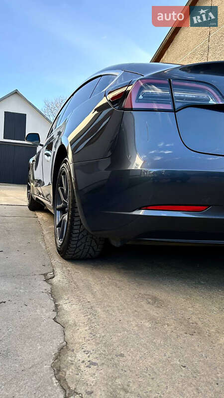 Седан Tesla Model 3 2019 в Львові
