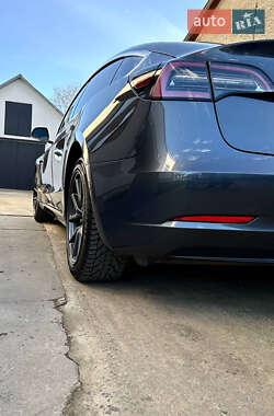 Седан Tesla Model 3 2019 в 