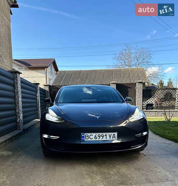 Седан Tesla Model 3 2019 в Львові