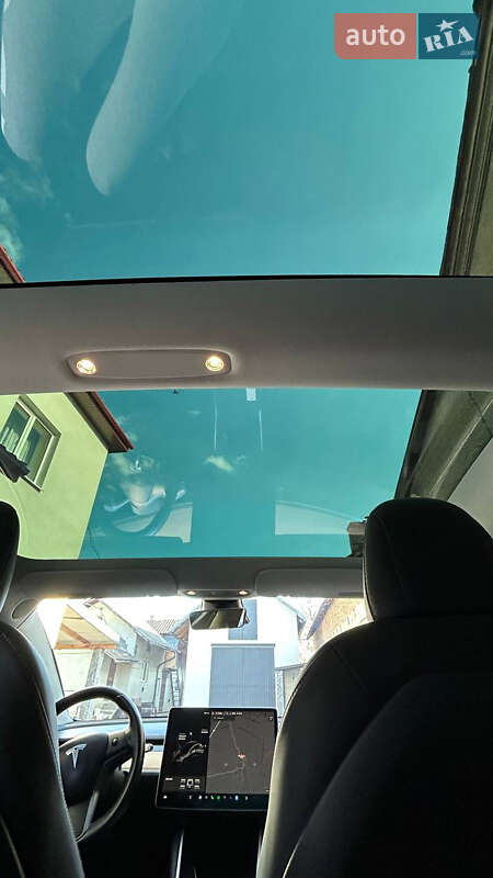 Седан Tesla Model 3 2019 в Львові
