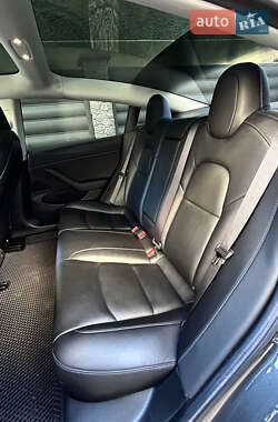 Седан Tesla Model 3 2019 в 