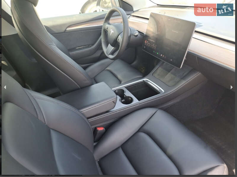 Седан Tesla Model 3 2021 в Киеве