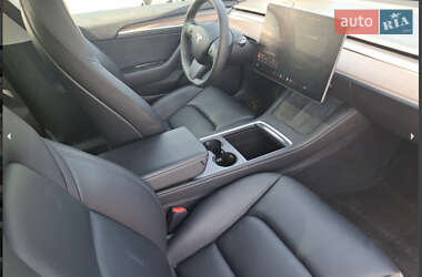 Седан Tesla Model 3 2021 в 