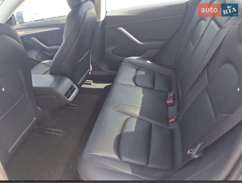 Седан Tesla Model 3 2021 в Киеве