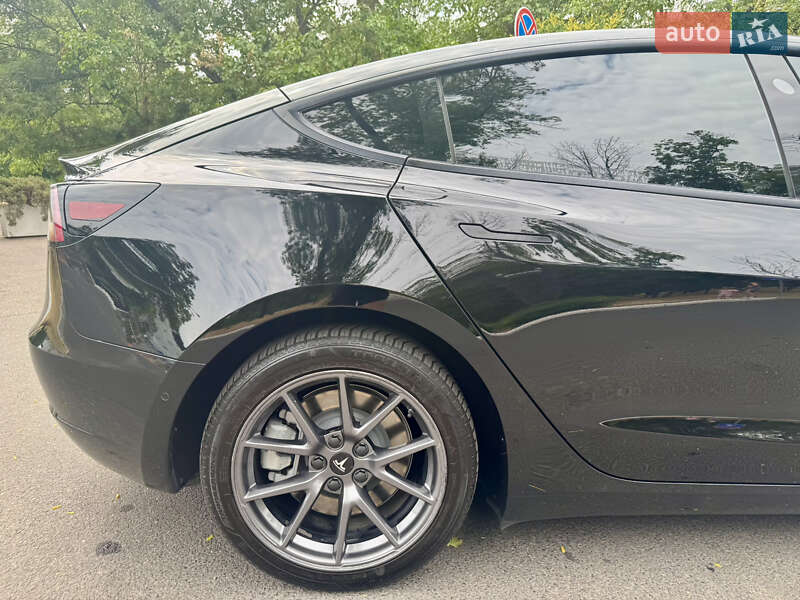 Седан Tesla Model 3 2021 в Одесі