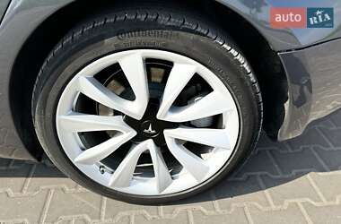 Седан Tesla Model 3 2020 в 