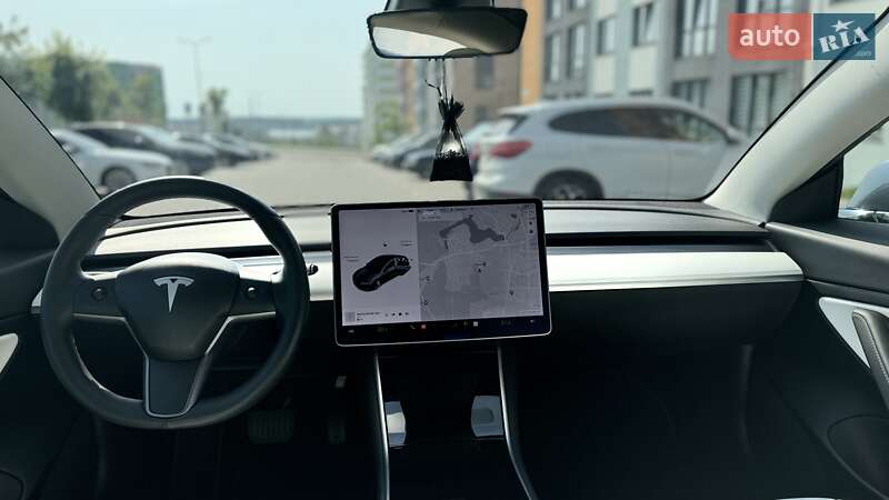 Седан Tesla Model 3 2020 в Рівному