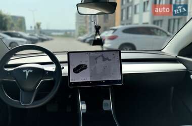 Седан Tesla Model 3 2020 в 