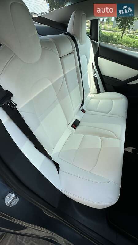 Седан Tesla Model 3 2020 в Рівному