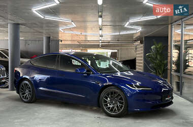 Седан Tesla Model 3 2024 в 