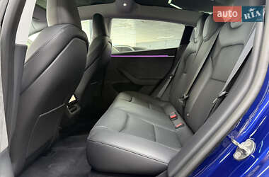 Седан Tesla Model 3 2024 в 