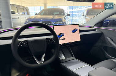 Седан Tesla Model 3 2024 в 