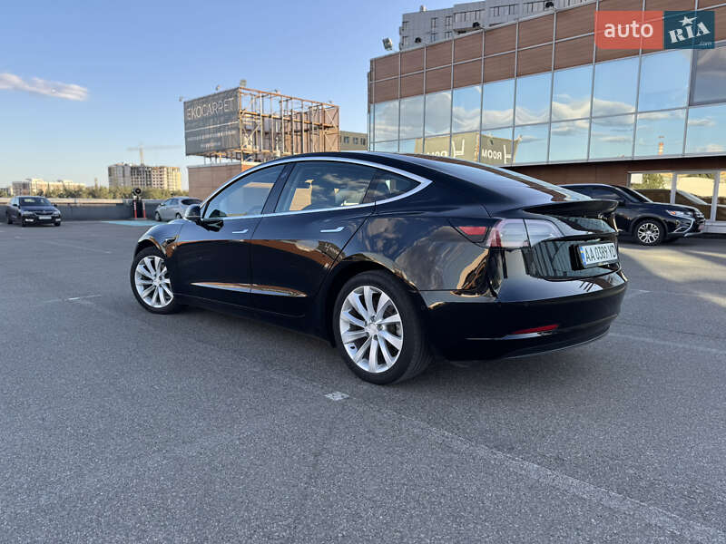 Седан Tesla Model 3 2019 в Києві