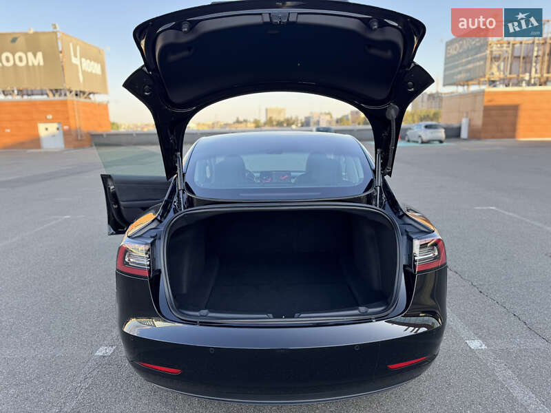 Седан Tesla Model 3 2019 в Києві