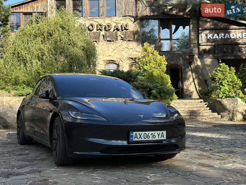 Седан Tesla Model 3 2024 в 