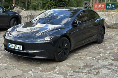 Седан Tesla Model 3 2024 в 