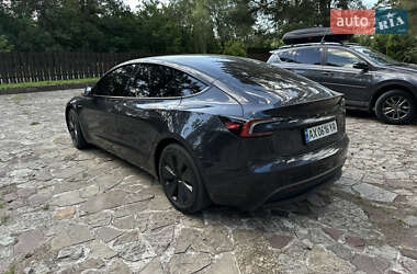 Седан Tesla Model 3 2024 в 
