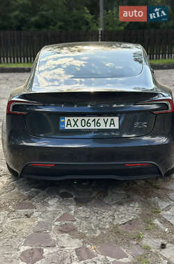 Седан Tesla Model 3 2024 в 
