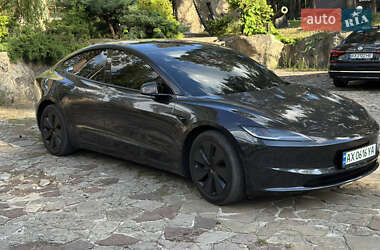 Седан Tesla Model 3 2024 в 