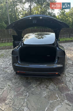 Седан Tesla Model 3 2024 в 