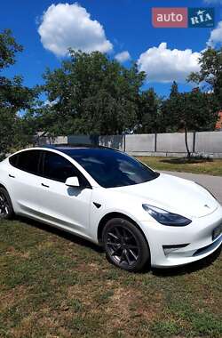 Седан Tesla Model 3 2021 в 