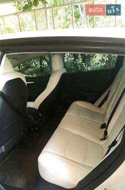 Седан Tesla Model 3 2021 в 