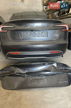 Седан Tesla Model 3 2024 в 