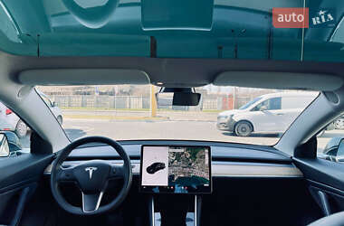 Седан Tesla Model 3 2020 в 