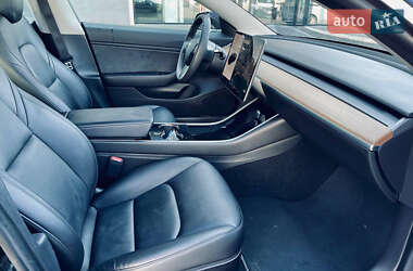 Седан Tesla Model 3 2020 в 