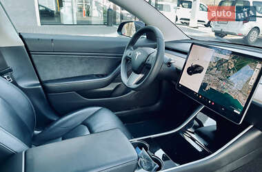 Седан Tesla Model 3 2020 в 