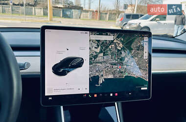 Седан Tesla Model 3 2020 в 