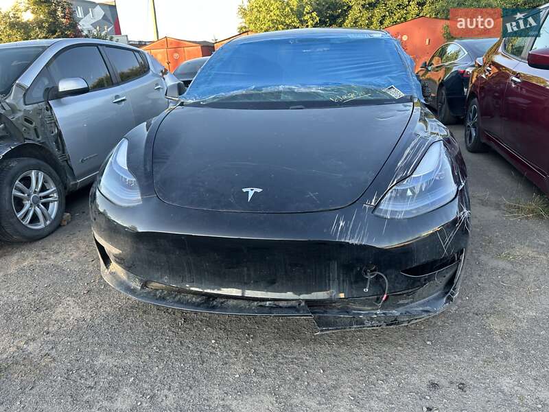 Седан Tesla Model 3 2018 в Ровно