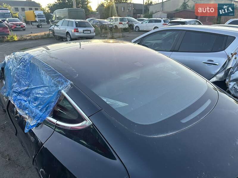 Седан Tesla Model 3 2018 в Ровно